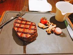 -恰餐厅及酒吧 CHAR Bar & Grill (北京丽都皇冠假日店)