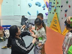 -蓝天攀岩-青少年训练(罗湖益田假日广场店)