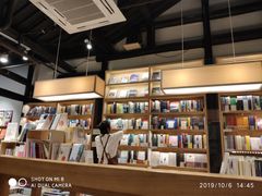 -猫的天空之城概念书店(杭州南宋御街店)