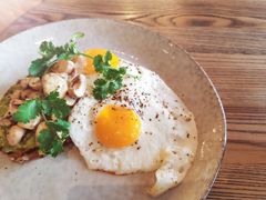 鸡蛋培根牛油果酱吐司-Wagas沃歌斯(杭州黄龙万科店)