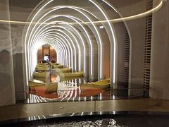 -涨巢·潮玩水疗局