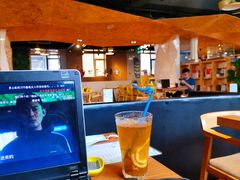 -新华里咖啡书吧(新华书店小寨店)