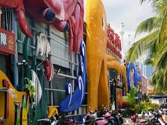 -三亚火车头万人海鲜广场