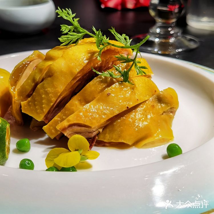 有好声音歌手驻唱的网红小龙虾乐园,还是闵行热门榜第一!