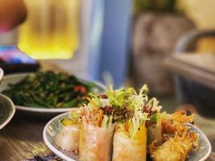 酥炸老虎虾香芒米纸卷配榴莲汁-CHINCHIN 青青·泰国料理(万象食家店)