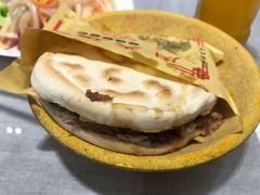 腊汁肉夹膜-大嘻咹biangbiang面(历史博物馆店)