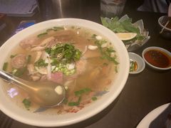 -大头虾越式风味餐厅(光明广场店)