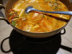 泰式冬阴功海鲜汤-渔太泰漓江小馆·广西融合菜(西街店)