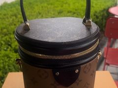 -聚云奢二手奢侈品黄金手表包包回收·中古店(中福城店)