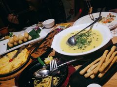 -月亮眼花园餐厅书吧酒吧
