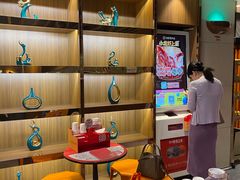 -海底捞火锅鲜切牛肉主题店(长寿路店)