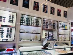 -臻美视爵眼镜·明月·依视路·蔡司折扣店(广渠门店)