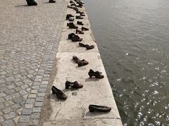 -多瑙河畔鞋履雕塑