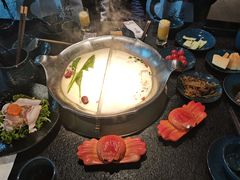 台式麻辣花胶鸡鸳鸯锅-湊湊火锅·茶憩(世博大道店)