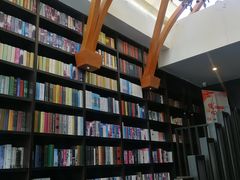 -钟书阁(松江泰晤士小镇店)