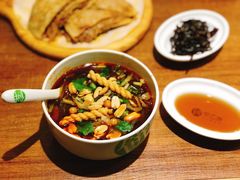 嗖嗖酸辣粉-甲乙饼·北京手工肉饼(西直门凯德茂店)