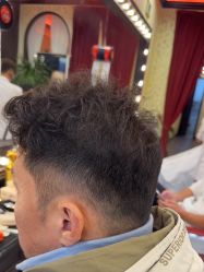 -东方先生国潮男士理发馆