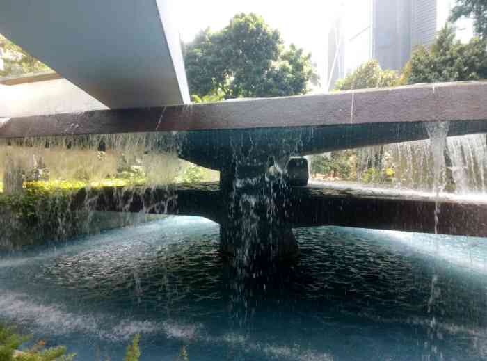 遮打花园-"遮打花园是中环附近的一个花园,周边金融机.