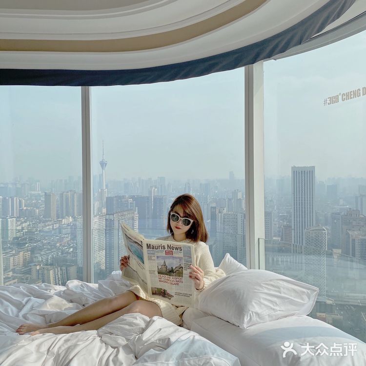 成都拍照｜270度浮云中漫步“高空下的成都”