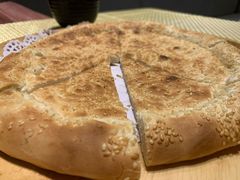馕坑芝麻馕-巴扎美食·新疆菜·西域歌舞表演餐厅(新疆大厦店)