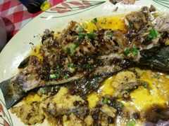 大白鲫两食一一蒸鱼骨-龙桥私厨·姜花菊花过桥鱼·顺德菜(容桂店)