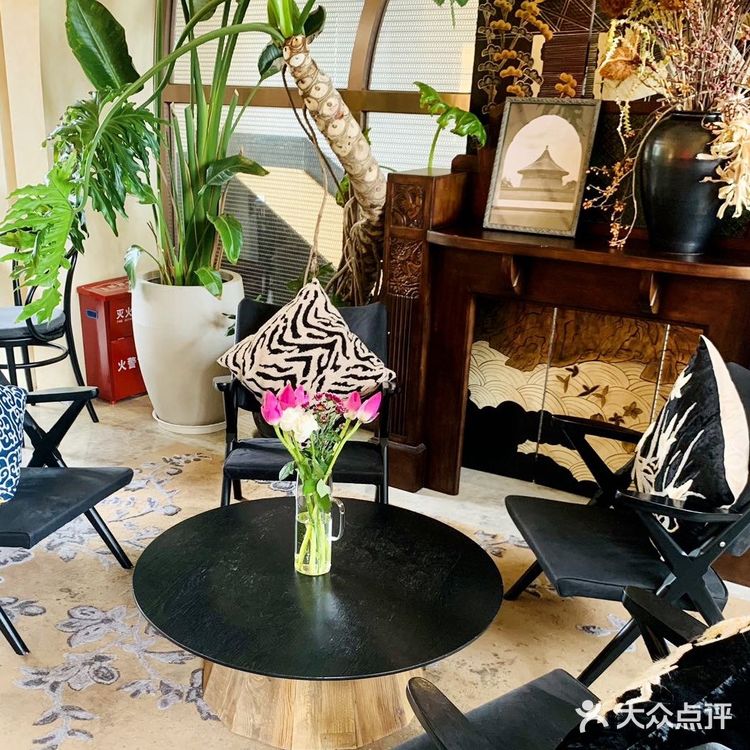 东四Vibes •Bistro•Wine•Bar