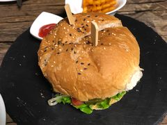 -HIGH FIVE哈福手工汉堡(桂林路店)