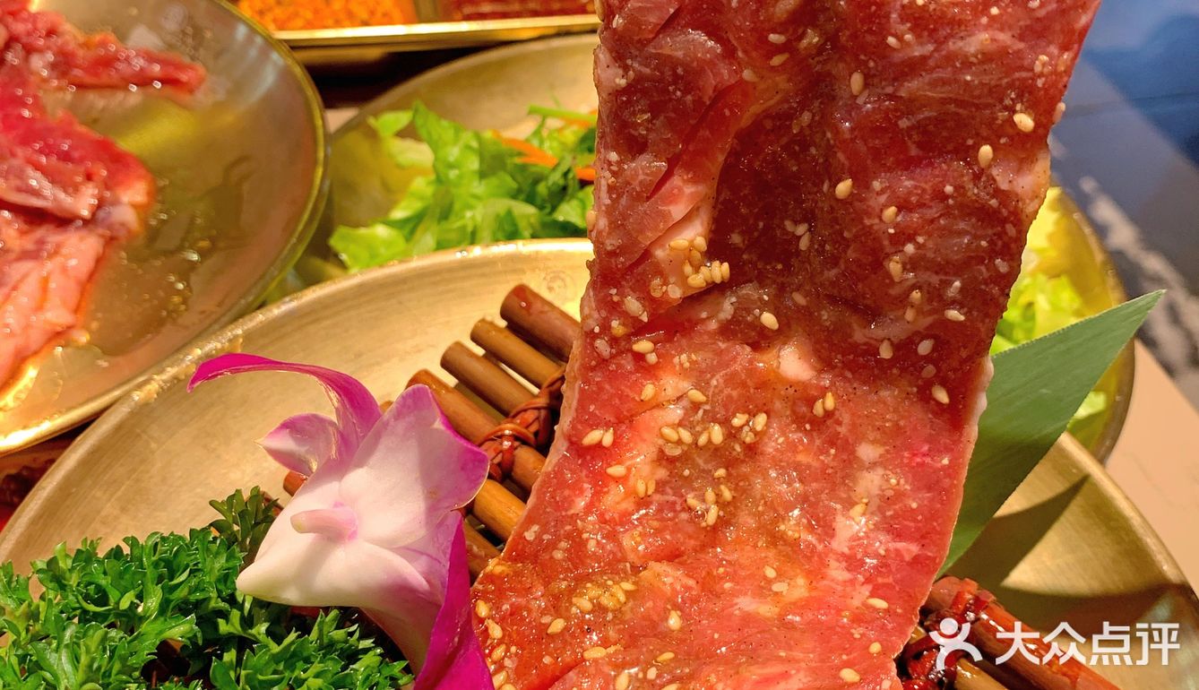 上海超火的烤肉店中午来广州啦，人均不超百，吃到扶墙❗️