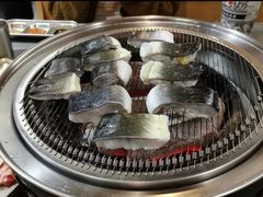 -围炉肉舍•炭烤活鳗•丹东海鲜烤肉(步行街店)