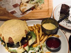 瀑布芝士牛肉汉堡-阿妮叶李(光谷世界城店)