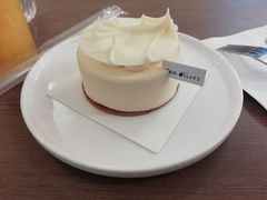 椰子菠萝慕斯-Ten Olives甜点