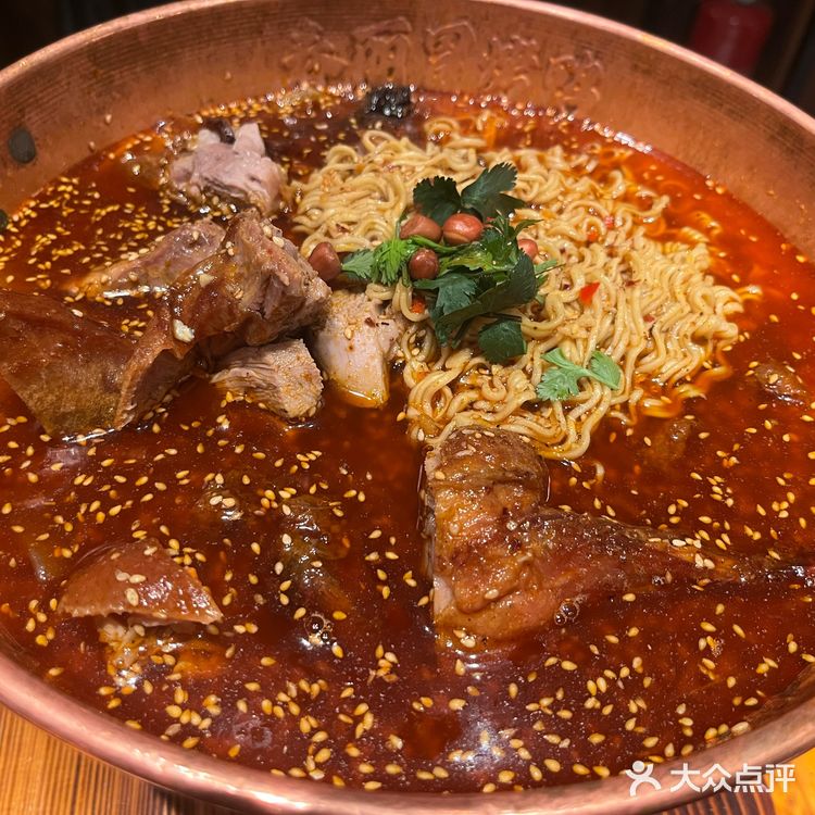 热气腾腾辣味满分～春丽冒烤鸭！