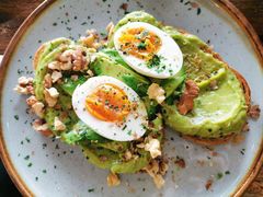 牛油果煮蛋吐司-RAC BAR(安福路店)