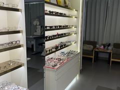 -视野联行眼镜•蔡司•依视路(温江店)