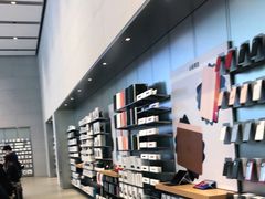 -Apple零售店(华贸购物中心店)