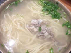 -亮亮面馆(经六路店)