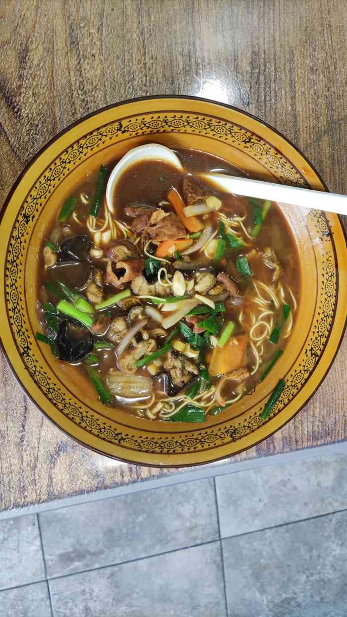 阿能面馆-"阿能面馆留意很久了,点评都说饭点需要排队.