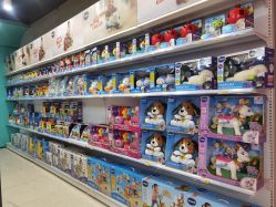 -卡通派潮品玩具折扣仓(青岛新城吾悦广场店)