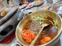 -围炉肉舍•炭烤活鳗•丹东海鲜烤肉(步行街店)