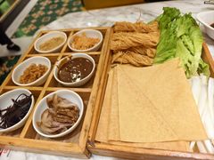 山东十俊煎饼-城南往事·烤鸭·鲁菜(世茂宽厚里·大明湖店)