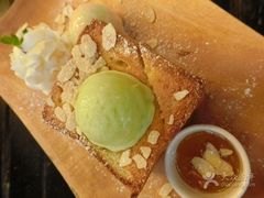 -莓园冰淇淋店