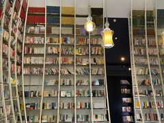 -钟书阁(松江泰晤士小镇店)