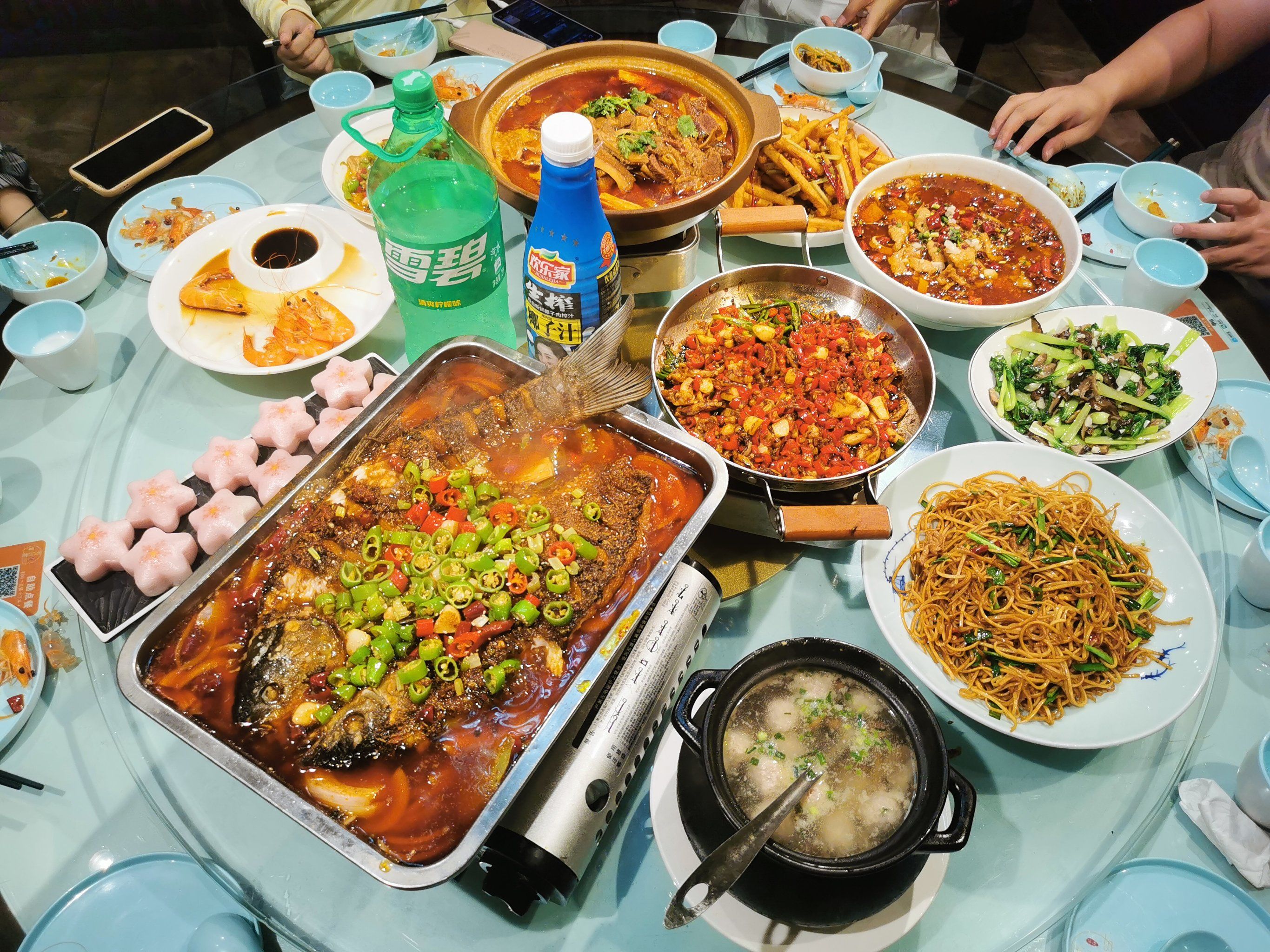 满桌辣味享不停