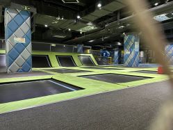 -反弹蹦床公园·亲子乐园·团建·派对(青岛融创茂店)