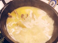 -鲜入围煮花胶鸡海鲜火锅