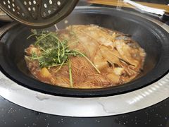 -东北烧烤铁锅炖水库鱼