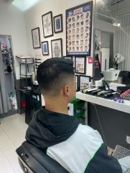 -极剪男士理发