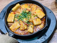 蒜香火腿包浆豆腐-云海肴·汽锅鸡·云南代表菜(美罗城店)