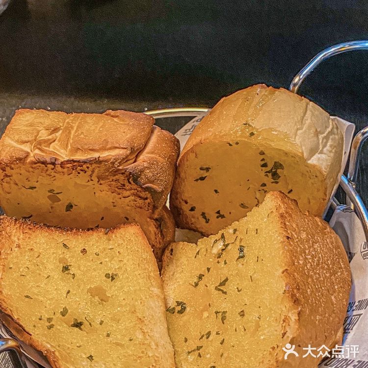 1米长的手工披萨,四种口味一次满足!!