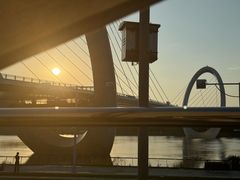 -南京眼步行桥